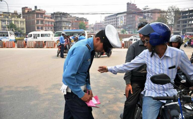 ट्राफिक कारबाहीबाट १८ लाख ६० हजार राजस्व उठ्यो