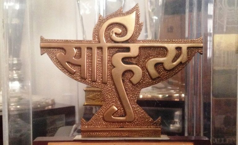 यो दुनियाँमा गलत को होला ?
