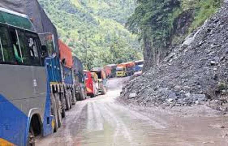मुग्लिन – नारायणगढ सडकमा यात्रा नगर्न प्रशासनको आग्रह, सवारी आवागमनमा पूर्ण रोक