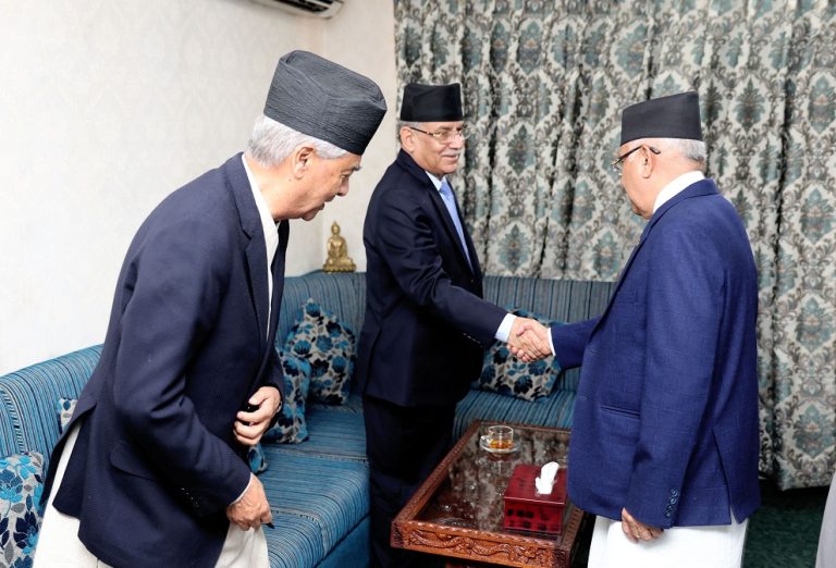 देउवा र खड्काको घरमा ‘जलेका पैसा’ को सम्पत्ति शुद्धीकरणको छापा, ओली र दाहाल निवास अनुसंधानको घेरामा