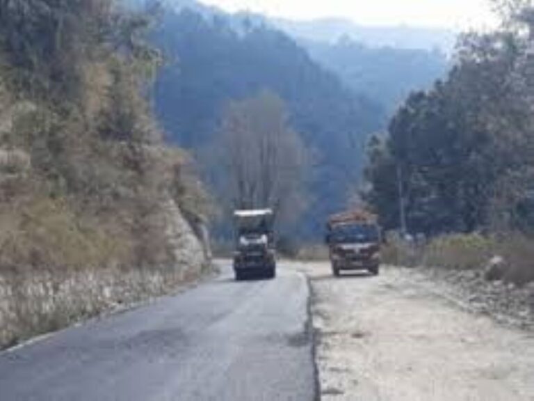 हेटौंडा–काठमाडौं यात्रा जोखिममा, रातभर दुई मुख्य सडक बन्द गर्ने प्रशासनको निर्णय