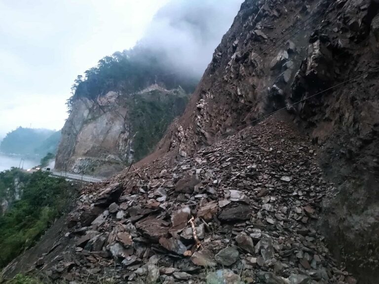 यात्रा गर्दै हुनुहुन्छ ? आज यी ४ सडक छन् अवरुद्ध