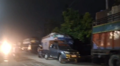 कबाडी बोकेका १० ट्रकलाई सशस्त्रले सानेपाबाट समात्यो