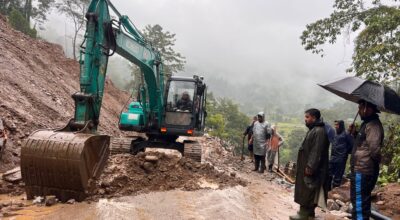 पहिरोले मेची राजमार्गको राजदुवाली खण्ड अवरुद्ध