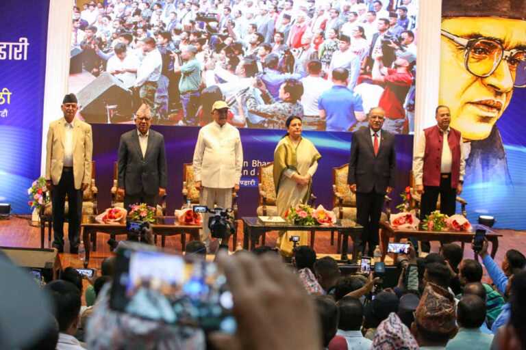 एउटै मञ्चमा ओली, प्रचण्ड, माधव र झलनाथ
