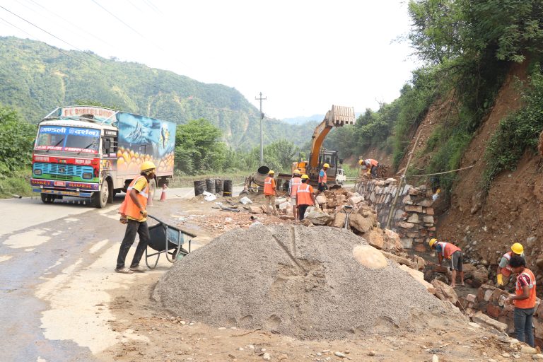 बर्खाका ३ महिना सडक खन्न नपाइने, खने हुन्छ यस्तो कारबाही