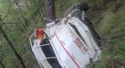 स्वर्गद्वारीका उपमेयर रानाले चलाएको गाडी दुर्घटना, उद्धारमा कठिनाइ