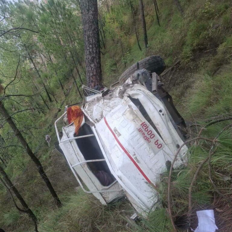 स्वर्गद्वारीका उपमेयर रानाले चलाएको गाडी दुर्घटना, उद्धारमा कठिनाइ