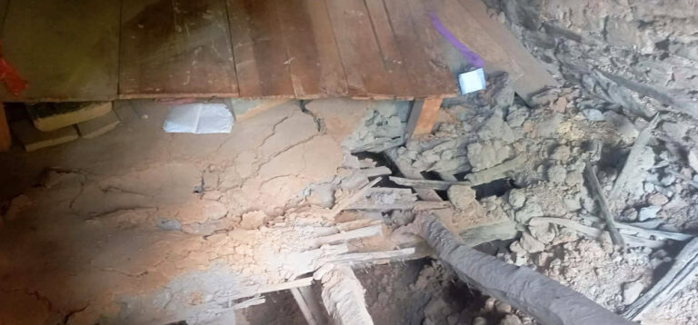 बैतडीमा घर भत्किँदा ३ जना घाइते