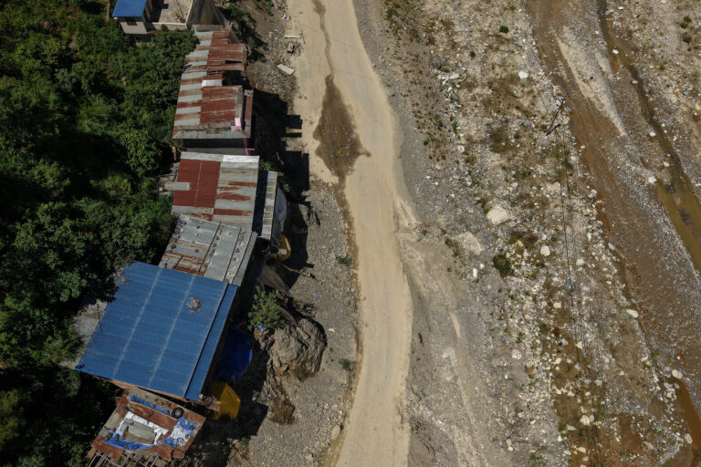 पहिरो पन्छाएपछि खुल्यो बीपी राजमार्ग