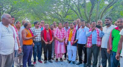 प्राङ्गारिक मल प्रयोग सुझाउदै मन्त्री चौधरी धनुषाको किसानको दैलोमा