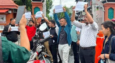 निषेधित क्षेत्र तोडेर नाराबाजी गरेपछि सिंहदरबार गेटबाट पक्राउ परे अनेरास्ववियु अध्यक्ष सहित ७ जना पक्राउ