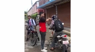 वडा सदस्यले शिक्षा अधिकृतमाथि मोबिल खन्याएर गरे दुर्व्यवहार