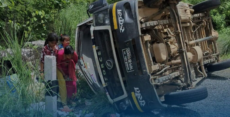 गाडी दुर्घटना हुँदा सुर्खेतमा १९ जना घाइते, तीन गम्भीर