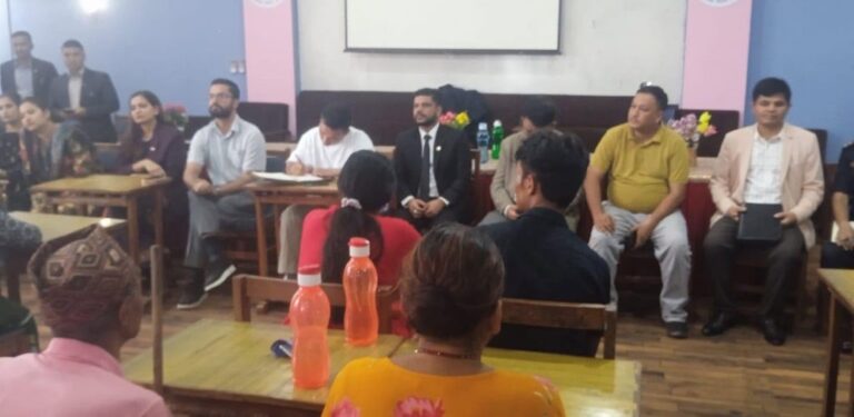 खरिपाटी होल्डिङ सेन्टरमा मन्त्रीहरूको ओइरो, भने : ढुक्क हुनु लालपुर्जा दिन्छौ