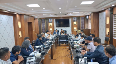 काठमाडौंका झुण्डिएका तार हटाउन सरकारको अल्टिमेटम