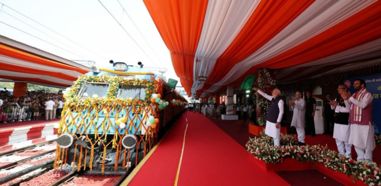 डिजेललाई चुनौती दिँदै भारतमा चल्यो पहिलो हाइड्रोजन ट्रेन