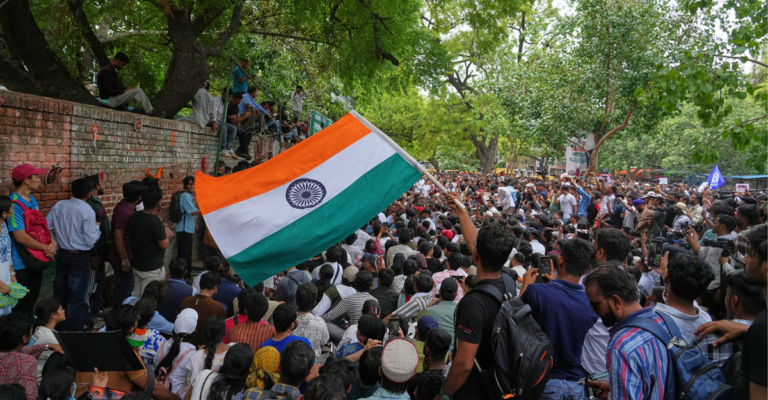 कक्रोच जनता पार्टीको आन्दोलनले ततायो भारत, अब के हुन्छ ?