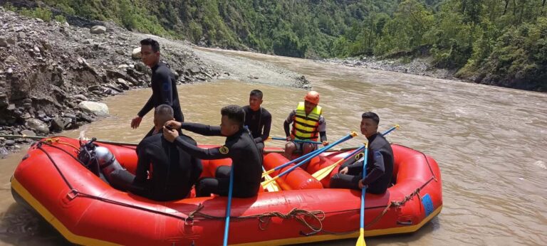 यी हुन् कर्णालीमा खसेको गाडीमा सवार ५ जना यात्रु