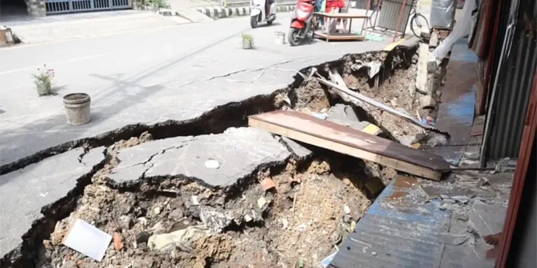 ललितपुरको महालक्ष्मीस्थानमा कसरी भासियो सडक ?