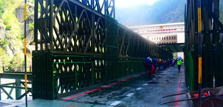 रसुवागढी नाकाको मितेरी पुलबाट आजदेखि चल्न थाले गाडी
