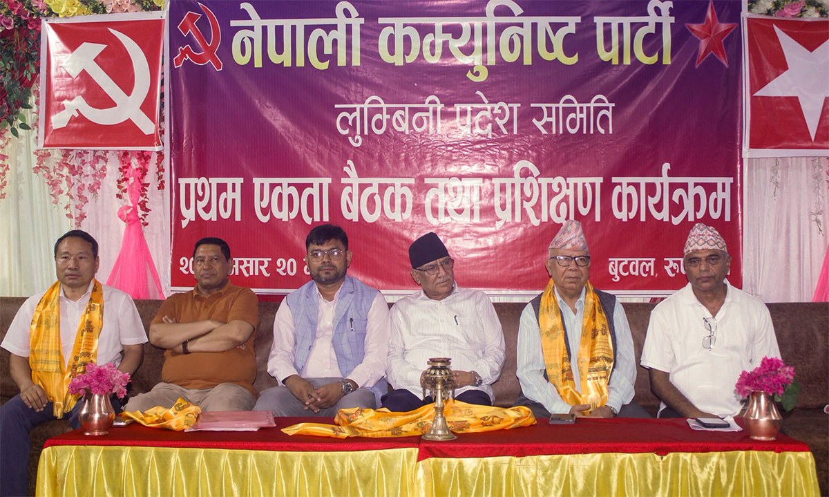 दाहाल भन्छन् : ओलीको    उल्टोउल्टो कुरा गर्ने र  अहंकारी प्रवृत्तिले तत्काल एकता सम्भव छैन