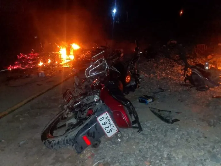 सुनसरीमा मध्यराति प्रहरीले किन चलायो गोलि ? १ जनाको मृत्यु , १६ जना घाइते